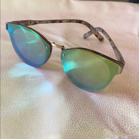 Multicolor flash lens sunnies - Picture 2 of 3